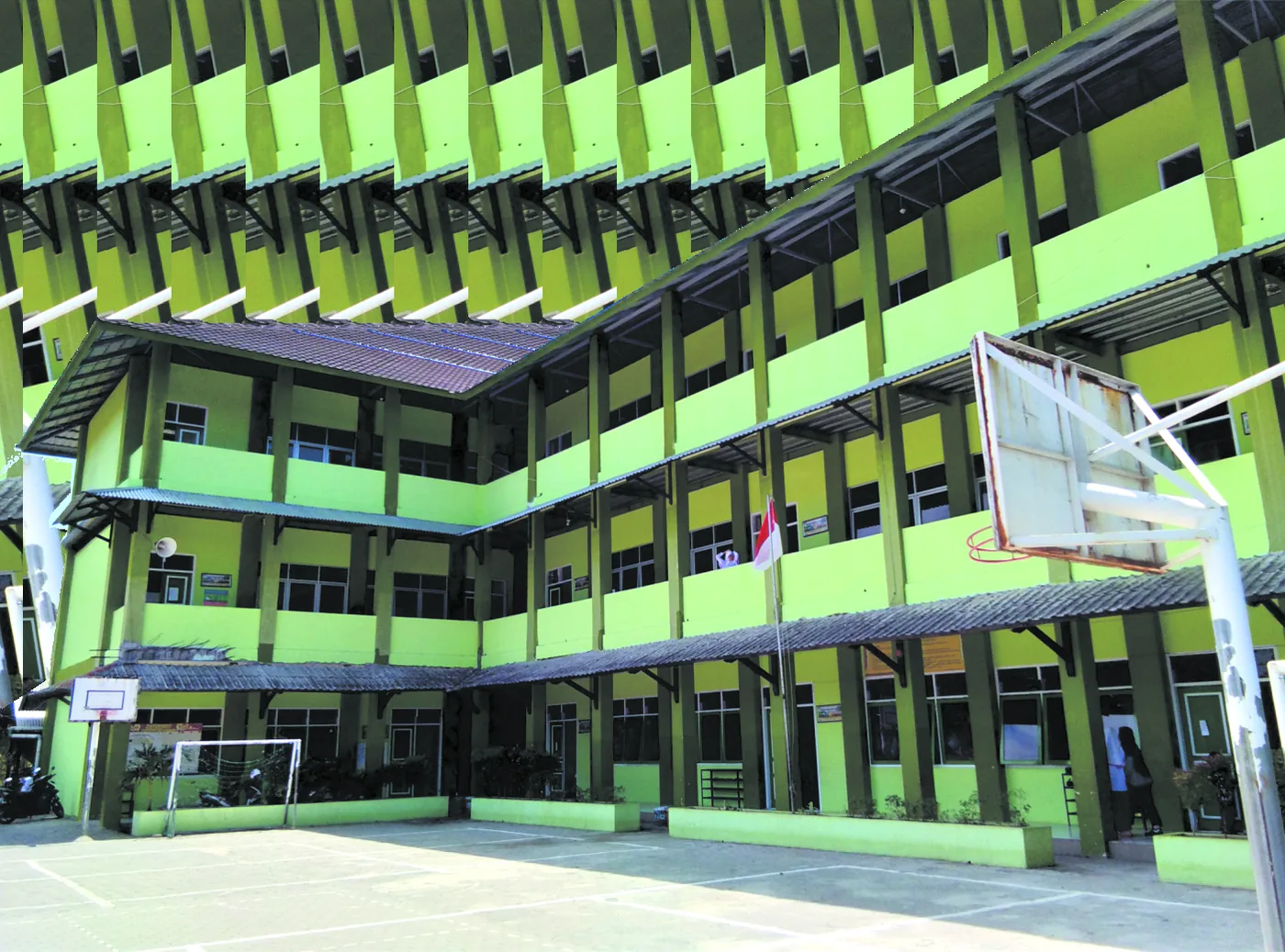 Kegiatan siswa SDIT Al Falah di lingkungan sekolah